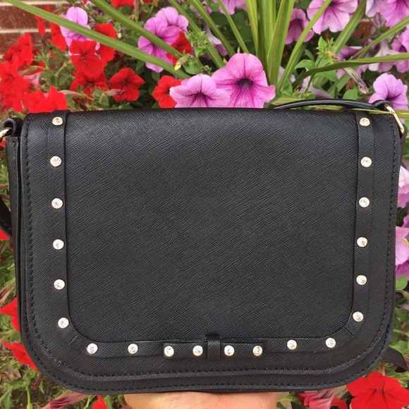 kate spade Handbags - LIKE NEW KATE SPADE CROSSBODY